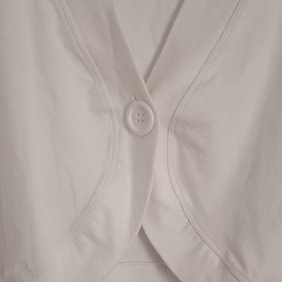 Elegant White Buttoned Shrug - Picture 5 of 6